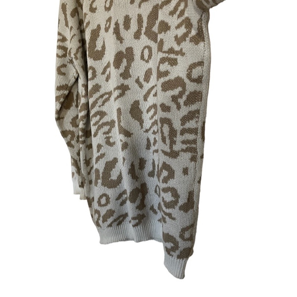 Vestidos•Cream & White Leopard Long Sleeve Sweater - Picture 9 of 13